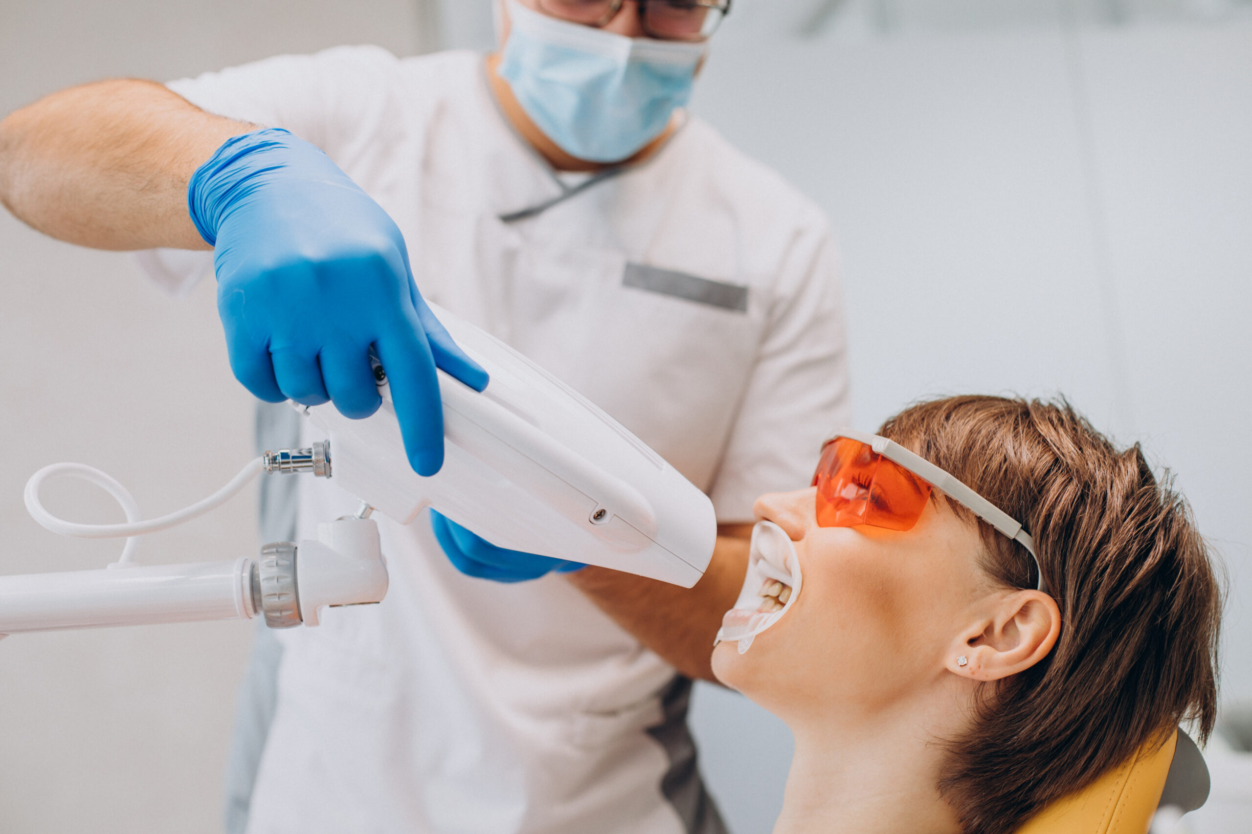 woman-whitening-teeth